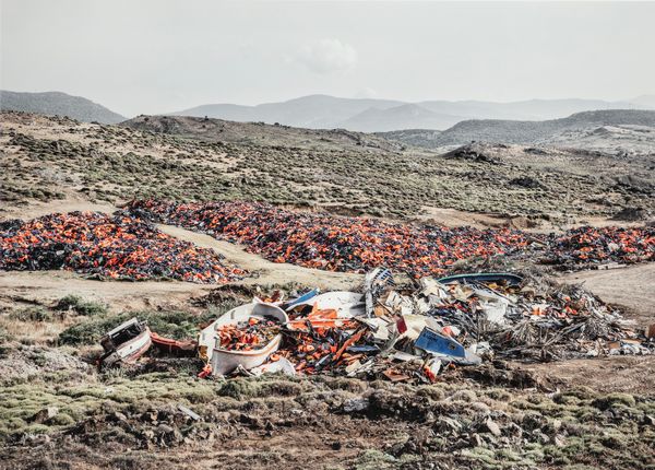 FRANCESCO RADINO : Lesbos, dalla serie No news, bad news  - Asta Fotografia - Associazione Nazionale - Case d'Asta italiane