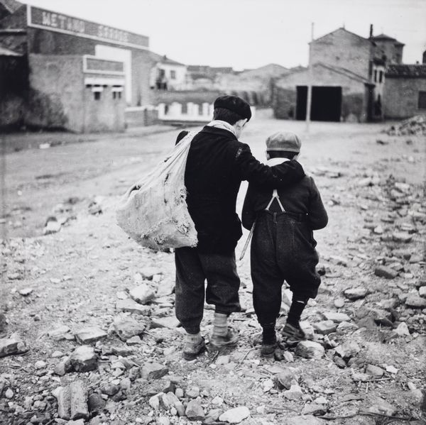 Enrico Pasquali : Senza titolo (Bambini, periferia di Comacchio)  - Asta Fotografia - Associazione Nazionale - Case d'Asta italiane