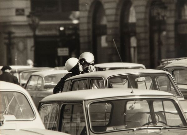 Robert Doisneau : L'amour casqu  - Asta Fotografia - Associazione Nazionale - Case d'Asta italiane