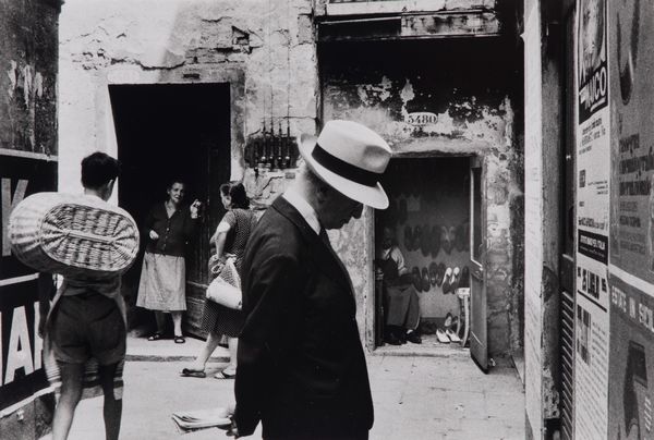 Willy Ronis : Les habits noirs de Willy Ronis  - Asta Fotografia - Associazione Nazionale - Case d'Asta italiane