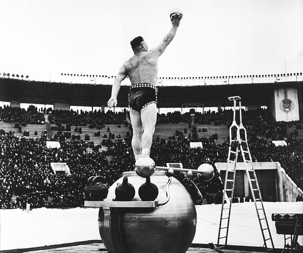 Jewgeni Khaldey : Festa dell'inverno allo stadio Luznik, Mosca  - Asta Fotografia - Associazione Nazionale - Case d'Asta italiane