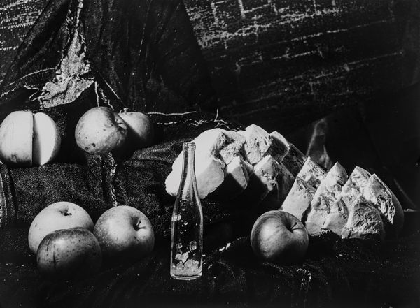 Mario Giacomelli : Natura morta con pere  - Asta Fotografia - Associazione Nazionale - Case d'Asta italiane