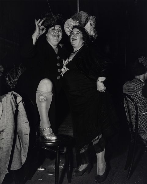 WEEGEE : Sammy's on the Bowery  - Asta Fotografia - Associazione Nazionale - Case d'Asta italiane