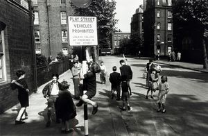 Thurston Hopkins - Children playing in the streets of London