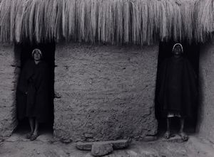 Flor Garduño - Dos personajes, Bolivia