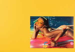 Miles Aldridge - Tan lines #5, dal portfolio Carousel