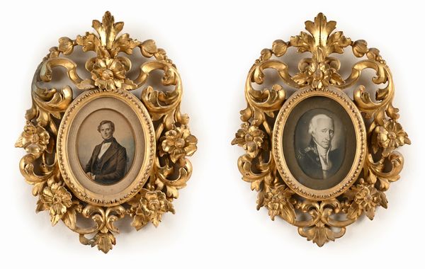 Coppia di piccole cornici ovali in legno dorato, prima met del XIX secolo  - Asta Collezioni Private - Mobili, Oggetti d'Arte e Dipinti Antichi e del XIX Secolo - Associazione Nazionale - Case d'Asta italiane