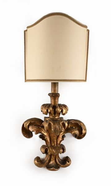 Coppia di appliques in legno scolpito, intagliato e dorato, XVIII secolo  - Asta Collezioni Private - Mobili, Oggetti d'Arte e Dipinti Antichi e del XIX Secolo - Associazione Nazionale - Case d'Asta italiane