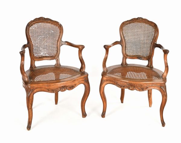 Coppia di poltroncine in noce e paglia di Vienna d'epoca Luigi XV  - Asta Collezioni Private - Mobili, Oggetti d'Arte e Dipinti Antichi e del XIX Secolo - Associazione Nazionale - Case d'Asta italiane