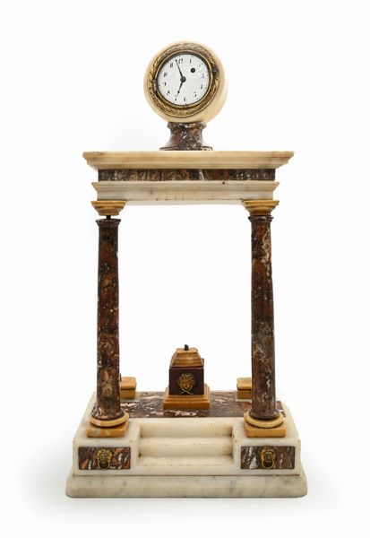 Tempietto in marmo bianco, rosso e giallo  - Asta Collezioni Private - Mobili, Oggetti d'Arte e Dipinti Antichi e del XIX Secolo - Associazione Nazionale - Case d'Asta italiane