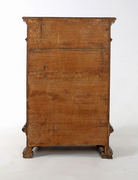 Piccolo credenzino in noce e radica di noce, Lombardia, XVIII secolo  - Asta Collezioni Private - Mobili, Oggetti d'Arte e Dipinti Antichi e del XIX Secolo - Associazione Nazionale - Case d'Asta italiane