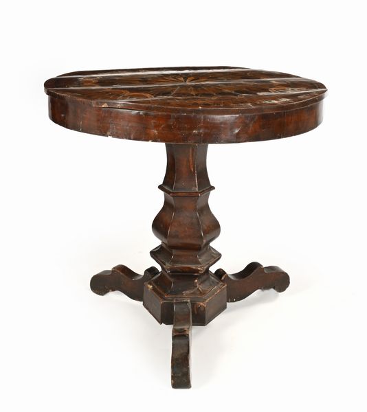 Tavolo circolare in legno intarsiato, XIX secolo  - Asta Collezioni Private - Mobili, Oggetti d'Arte e Dipinti Antichi e del XIX Secolo - Associazione Nazionale - Case d'Asta italiane