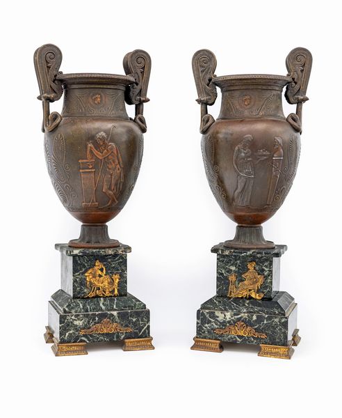 Coppia di vasi in bronzo del Grand Tour, XIX secolo  - Asta Collezioni Private - Mobili, Oggetti d'Arte e Dipinti Antichi e del XIX Secolo - Associazione Nazionale - Case d'Asta italiane