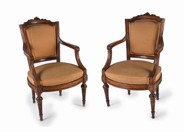 Coppia di poltrone Luigi XVI in noce, Liguria, fine del XVIII secolo  - Asta Collezioni Private - Mobili, Oggetti d'Arte e Dipinti Antichi e del XIX Secolo - Associazione Nazionale - Case d'Asta italiane