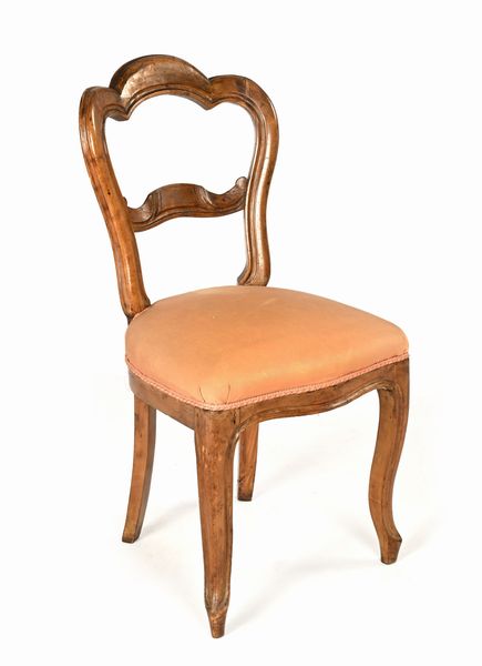 Sedia in noce con schienale a giorno e sedile imbottito  - Asta Collezioni Private - Mobili, Oggetti d'Arte e Dipinti Antichi e del XIX Secolo - Associazione Nazionale - Case d'Asta italiane