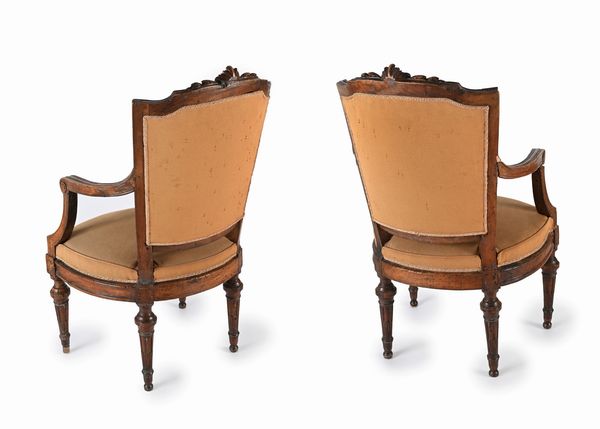 Coppia di poltrone Luigi XVI in noce, Liguria, fine del XVIII secolo  - Asta Collezioni Private - Mobili, Oggetti d'Arte e Dipinti Antichi e del XIX Secolo - Associazione Nazionale - Case d'Asta italiane