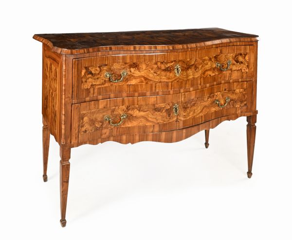 Cassettone in noce e radica di noce, Emilia, fine del XVIII secolo  - Asta Collezioni Private - Mobili, Oggetti d'Arte e Dipinti Antichi e del XIX Secolo - Associazione Nazionale - Case d'Asta italiane