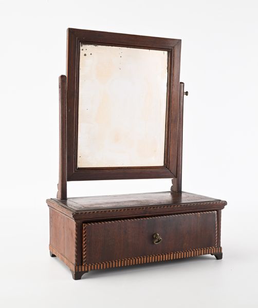 Psiche da tavolo con cassettino, fine del XIX secolo  - Asta Collezioni Private - Mobili, Oggetti d'Arte e Dipinti Antichi e del XIX Secolo - Associazione Nazionale - Case d'Asta italiane