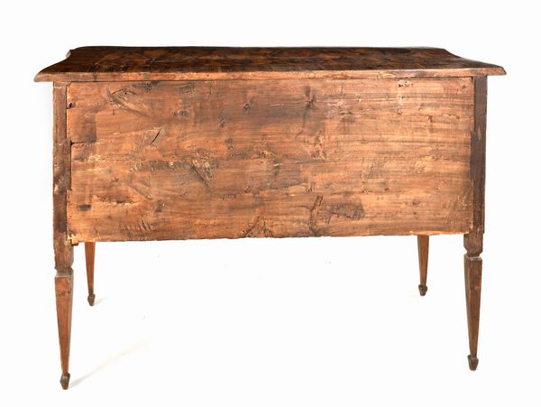 Cassettone in noce e radica di noce, Emilia, fine del XVIII secolo  - Asta Collezioni Private - Mobili, Oggetti d'Arte e Dipinti Antichi e del XIX Secolo - Associazione Nazionale - Case d'Asta italiane