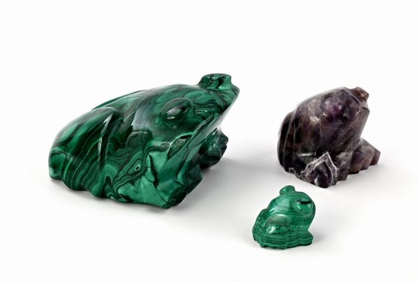 Tre rane in pietra dura, XX secolo  - Asta Collezioni Private - Mobili, Oggetti d'Arte e Dipinti Antichi e del XIX Secolo - Associazione Nazionale - Case d'Asta italiane