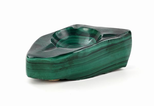 Grande posacenere di malachite, XX secolo  - Asta Collezioni Private - Mobili, Oggetti d'Arte e Dipinti Antichi e del XIX Secolo - Associazione Nazionale - Case d'Asta italiane