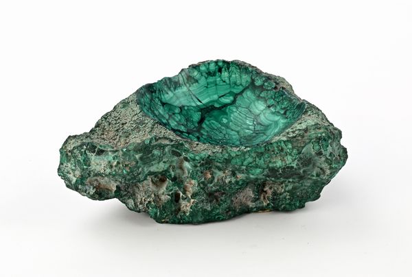 Posacenere di malachite grezza, XX secolo  - Asta Collezioni Private - Mobili, Oggetti d'Arte e Dipinti Antichi e del XIX Secolo - Associazione Nazionale - Case d'Asta italiane
