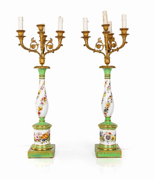 Coppia di lampade da tavolo in porcellana policroma e bronzo dorato, XIX secolo  - Asta Collezioni Private - Mobili, Oggetti d'Arte e Dipinti Antichi e del XIX Secolo - Associazione Nazionale - Case d'Asta italiane
