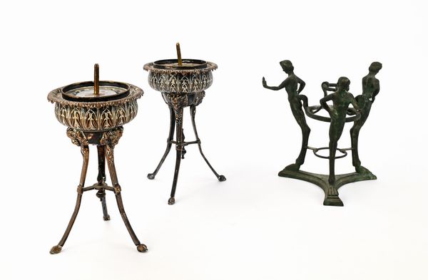 Athnienne in bronzo con figure di fauno e coppia di tripodi reggicero  - Asta Collezioni Private - Mobili, Oggetti d'Arte e Dipinti Antichi e del XIX Secolo - Associazione Nazionale - Case d'Asta italiane