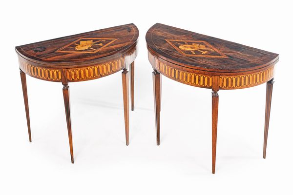 Coppia di tavolini da gioco a demi-lune con piano a libretto, Italia settentrionale, XVIII secolo  - Asta Collezioni Private - Mobili, Oggetti d'Arte e Dipinti Antichi e del XIX Secolo - Associazione Nazionale - Case d'Asta italiane