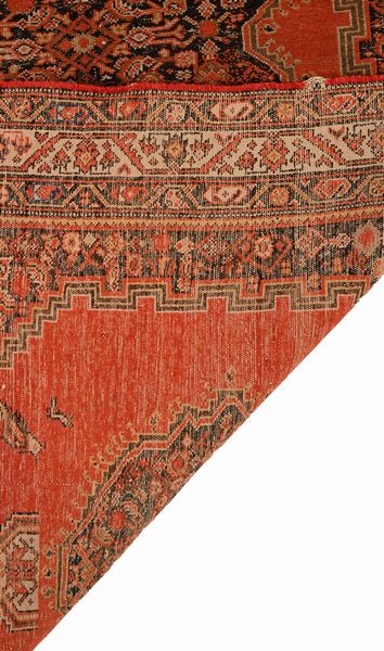 Tappeto persiano fondo rosso con uccellini  - Asta Collezioni Private - Mobili, Oggetti d'Arte e Dipinti Antichi e del XIX Secolo - Associazione Nazionale - Case d'Asta italiane