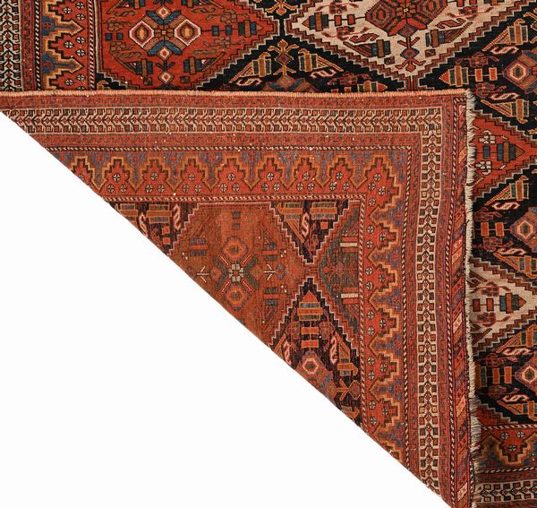 Tappeto Afshar a losanghe, Persia meridionale, XX secolo  - Asta Collezioni Private - Mobili, Oggetti d'Arte e Dipinti Antichi e del XIX Secolo - Associazione Nazionale - Case d'Asta italiane