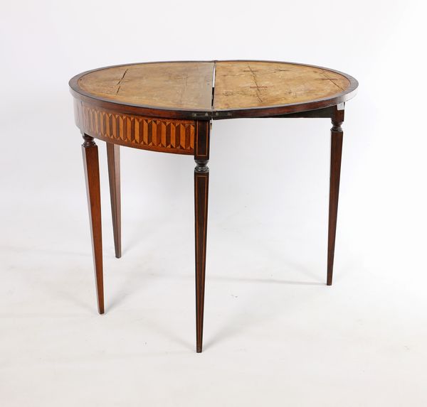 Coppia di tavolini da gioco a demi-lune con piano a libretto, Italia settentrionale, XVIII secolo  - Asta Collezioni Private - Mobili, Oggetti d'Arte e Dipinti Antichi e del XIX Secolo - Associazione Nazionale - Case d'Asta italiane