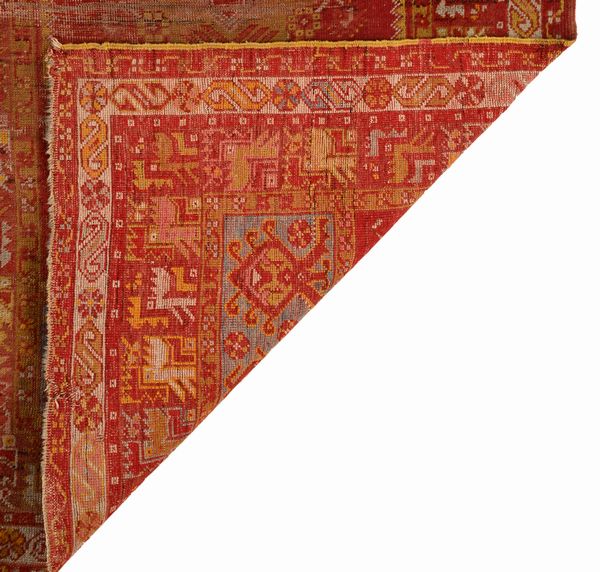 Coppia di piccoli tappeti anatolici, inizi del XX secolo  - Asta Collezioni Private - Mobili, Oggetti d'Arte e Dipinti Antichi e del XIX Secolo - Associazione Nazionale - Case d'Asta italiane