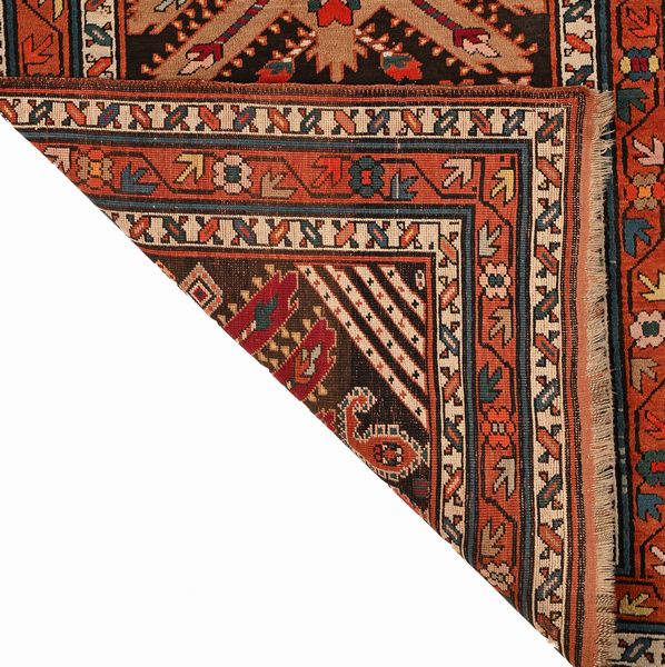 Passatoia Caucasica Kazak  - Asta Collezioni Private - Mobili, Oggetti d'Arte e Dipinti Antichi e del XIX Secolo - Associazione Nazionale - Case d'Asta italiane