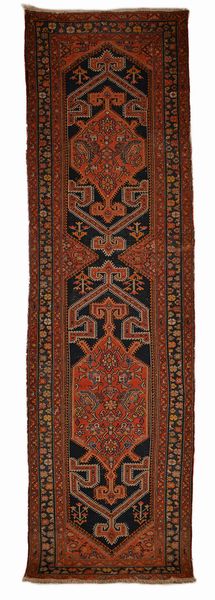 Corsia  persiano Karadja, Iran, fine XIX - inizio XX secolo  - Asta Collezioni Private - Mobili, Oggetti d'Arte e Dipinti Antichi e del XIX Secolo - Associazione Nazionale - Case d'Asta italiane
