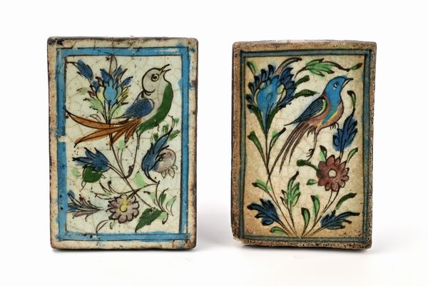 Coppia di formelle in terracotta policroma e invetriata, Persia, XVIII/XIX secolo  - Asta Collezioni Private - Mobili, Oggetti d'Arte e Dipinti Antichi e del XIX Secolo - Associazione Nazionale - Case d'Asta italiane