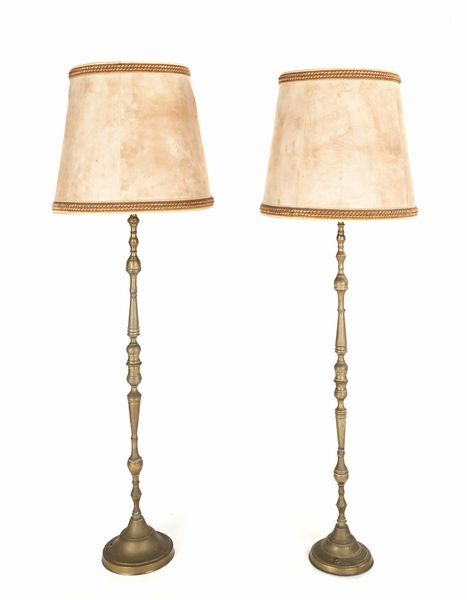 Coppia di torciere in ottone, Turchia/Africa settentrionale, XIX secolo  - Asta Collezioni Private - Mobili, Oggetti d'Arte e Dipinti Antichi e del XIX Secolo - Associazione Nazionale - Case d'Asta italiane