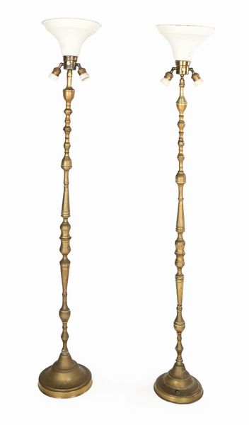 Coppia di torciere in ottone, Turchia/Africa settentrionale, XIX secolo  - Asta Collezioni Private - Mobili, Oggetti d'Arte e Dipinti Antichi e del XIX Secolo - Associazione Nazionale - Case d'Asta italiane