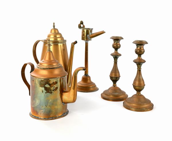 Cinque oggetti in metallo dorato, arte europea e medio orientale  - Asta Collezioni Private - Mobili, Oggetti d'Arte e Dipinti Antichi e del XIX Secolo - Associazione Nazionale - Case d'Asta italiane