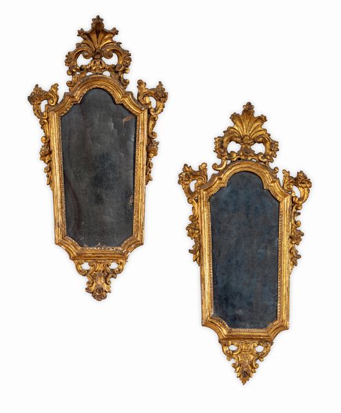 Coppia di specchierine in legno intagliato e dorato, XVIII secolo  - Asta Collezioni Private - Mobili, Oggetti d'Arte e Dipinti Antichi e del XIX Secolo - Associazione Nazionale - Case d'Asta italiane