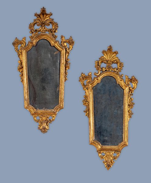 Coppia di specchierine in legno intagliato e dorato, XVIII secolo  - Asta Collezioni Private - Mobili, Oggetti d'Arte e Dipinti Antichi e del XIX Secolo - Associazione Nazionale - Case d'Asta italiane