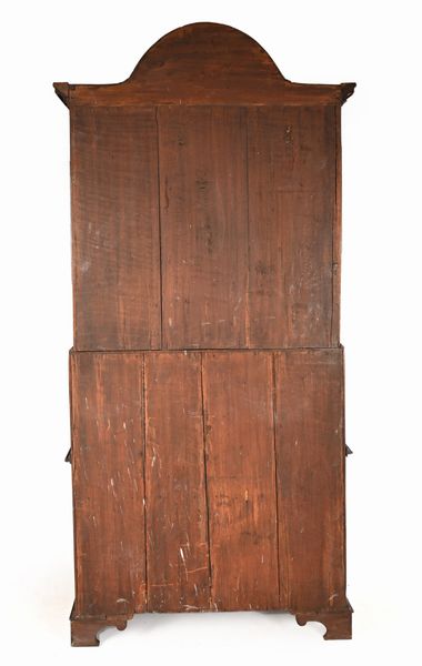 Cassettone a ribalta con alzata, arte coloniale inglese, XVIII secolo  - Asta Collezioni Private - Mobili, Oggetti d'Arte e Dipinti Antichi e del XIX Secolo - Associazione Nazionale - Case d'Asta italiane