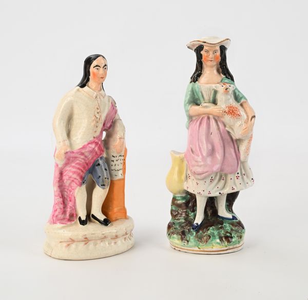 Due figure in ceramica policroma, Inghilterra, Staffordshire, fine del XIX secolo  - Asta Collezioni Private - Mobili, Oggetti d'Arte e Dipinti Antichi e del XIX Secolo - Associazione Nazionale - Case d'Asta italiane