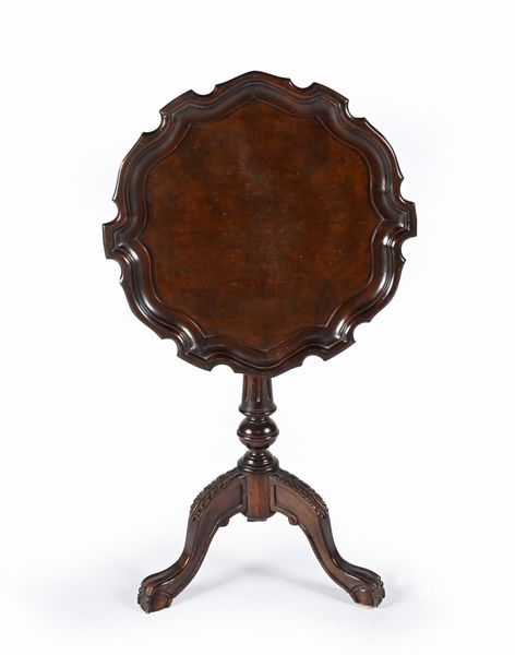 Tavolino in stile Chippendale, Inghilterra, XIX secolo  - Asta Collezioni Private - Mobili, Oggetti d'Arte e Dipinti Antichi e del XIX Secolo - Associazione Nazionale - Case d'Asta italiane