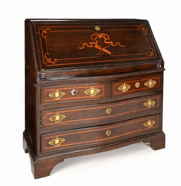 Cassettone a ribalta con filettature ed intarsi in legno di frutto, Olanda, XVIII secolo  - Asta Collezioni Private - Mobili, Oggetti d'Arte e Dipinti Antichi e del XIX Secolo - Associazione Nazionale - Case d'Asta italiane