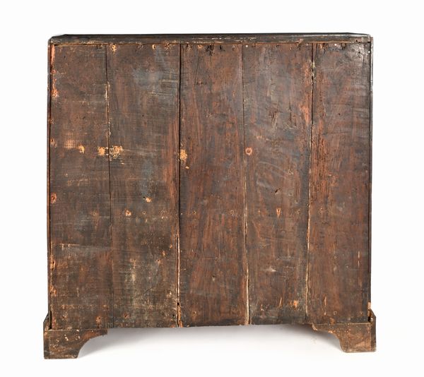 Cassettone a ribalta con filettature ed intarsi in legno di frutto, Olanda, XVIII secolo  - Asta Collezioni Private - Mobili, Oggetti d'Arte e Dipinti Antichi e del XIX Secolo - Associazione Nazionale - Case d'Asta italiane