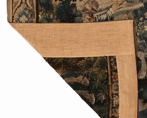 Arazzo fiammingo a verdura con scena di caccia, Fiandre, XVIII secolo  - Asta Collezioni Private - Mobili, Oggetti d'Arte e Dipinti Antichi e del XIX Secolo - Associazione Nazionale - Case d'Asta italiane