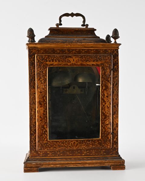 Pendola da tavolo in legno laccato e dorato, XVIII secolo  - Asta Collezioni Private - Mobili, Oggetti d'Arte e Dipinti Antichi e del XIX Secolo - Associazione Nazionale - Case d'Asta italiane