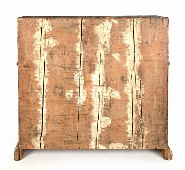 Cassettone a ribalta in legno laccato e dipinto, Veneto, XVIII secolo  - Asta Collezioni Private - Mobili, Oggetti d'Arte e Dipinti Antichi e del XIX Secolo - Associazione Nazionale - Case d'Asta italiane