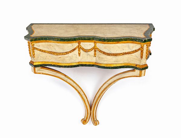 Coppia di piccole consoles d'applique in legno laccato  - Asta Collezioni Private - Mobili, Oggetti d'Arte e Dipinti Antichi e del XIX Secolo - Associazione Nazionale - Case d'Asta italiane